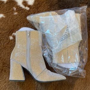 MADDEN GIRL Women’s Cody Rhinestone Ankle Boot SZ 6.5